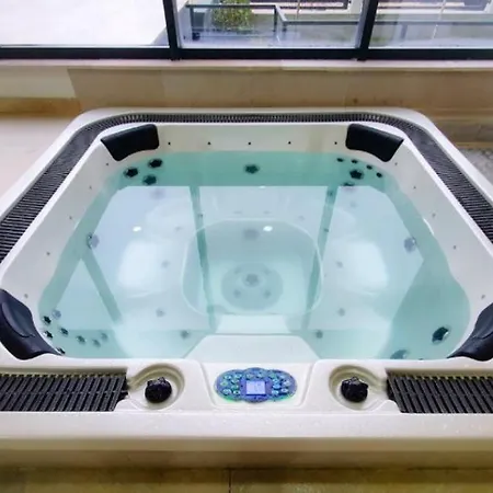 Blue Haeven & Spa Sauna Piscina Gym Năvodari